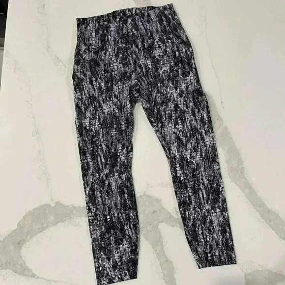 Lululemon InStill HR Tight Womens 8 Black White Geometric 25” LW5EQUS Leggings - Picture 1 of 7